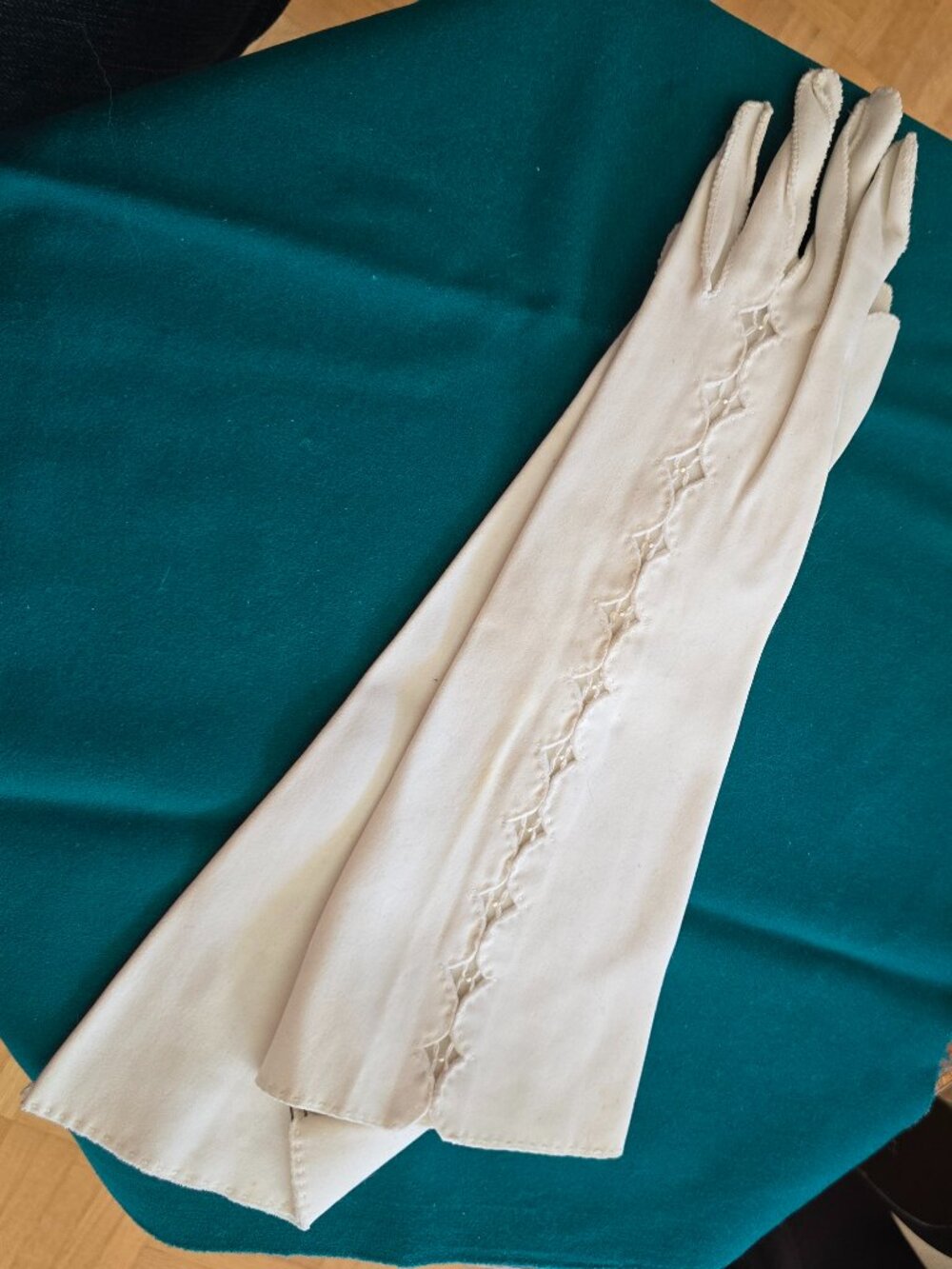 Vintage Cream / Ivory Sueded Cotton (?) Opera Gloves w/ Pearl & Lattice Cutouts